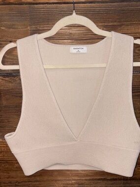Babaton Cream Ribbed V-Neck Crop Tank